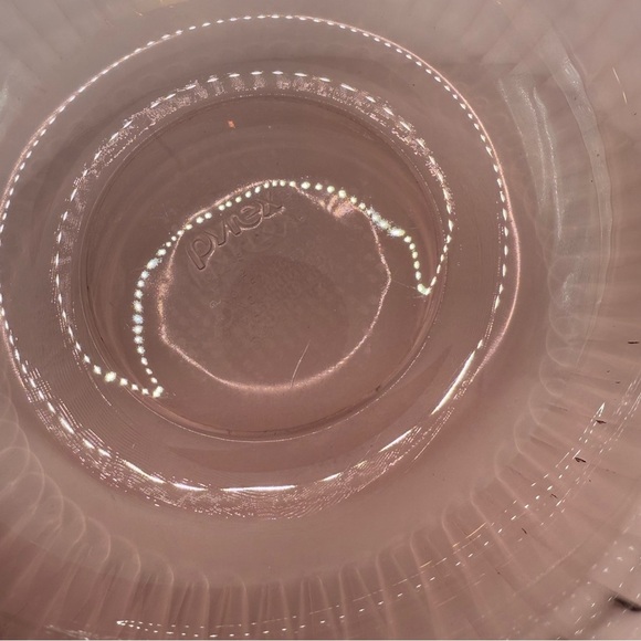 Pyrex Amethyst Purple Cranberry Ribbed Lidded Casserole Dish 2qt / 2L - Picture 5 of 5